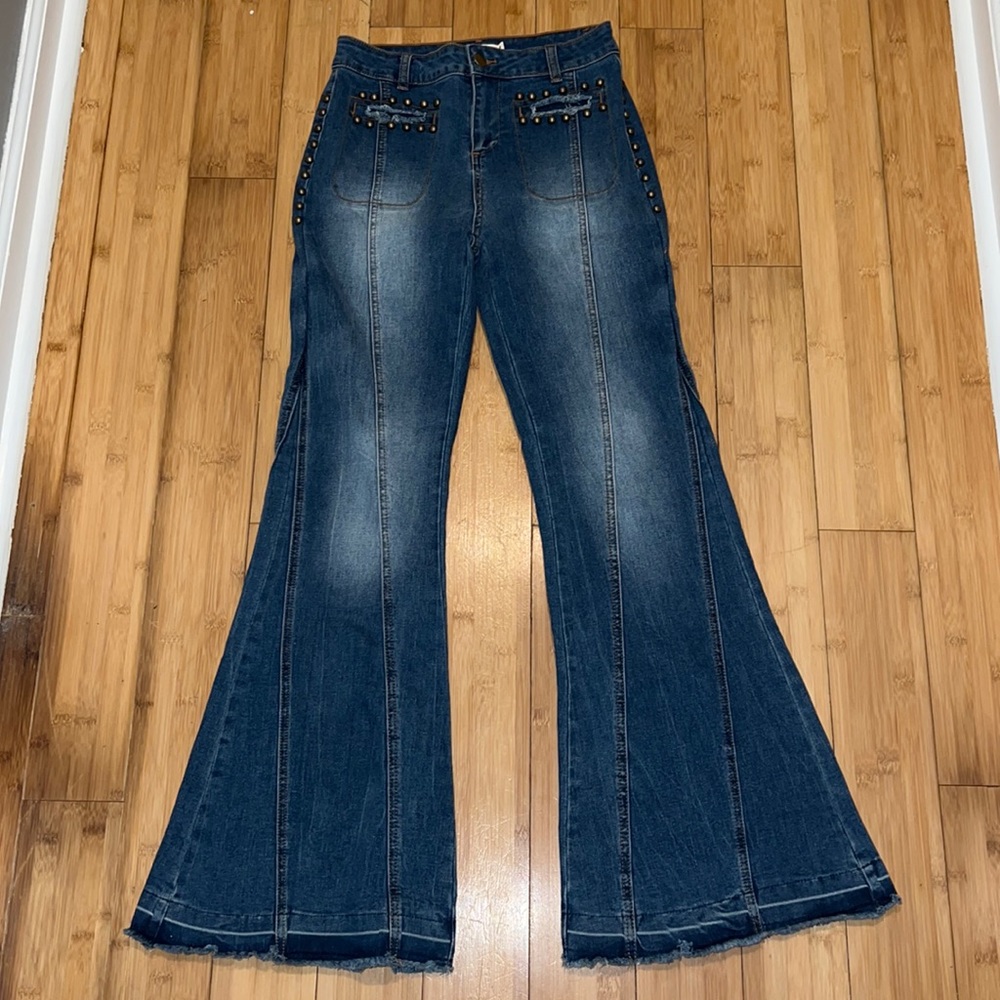 5/$25 Boutique bell bottom jeans